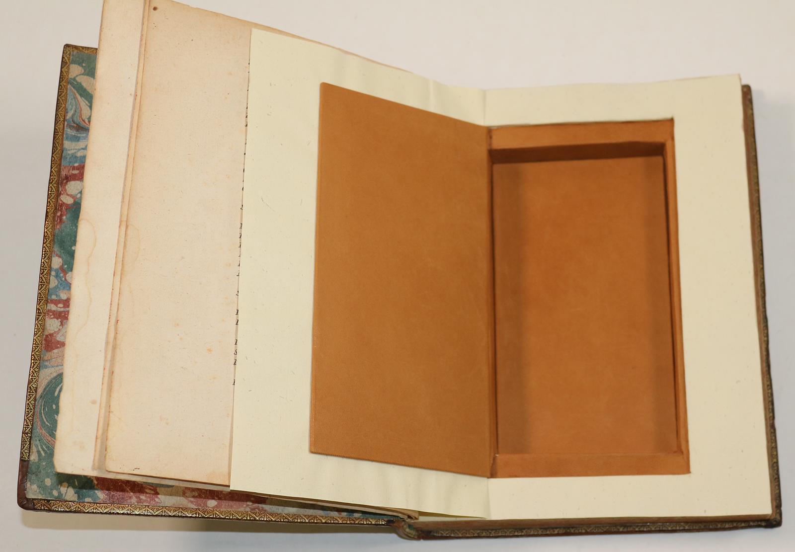 Buch-Attrappe. | Bild Nr.4