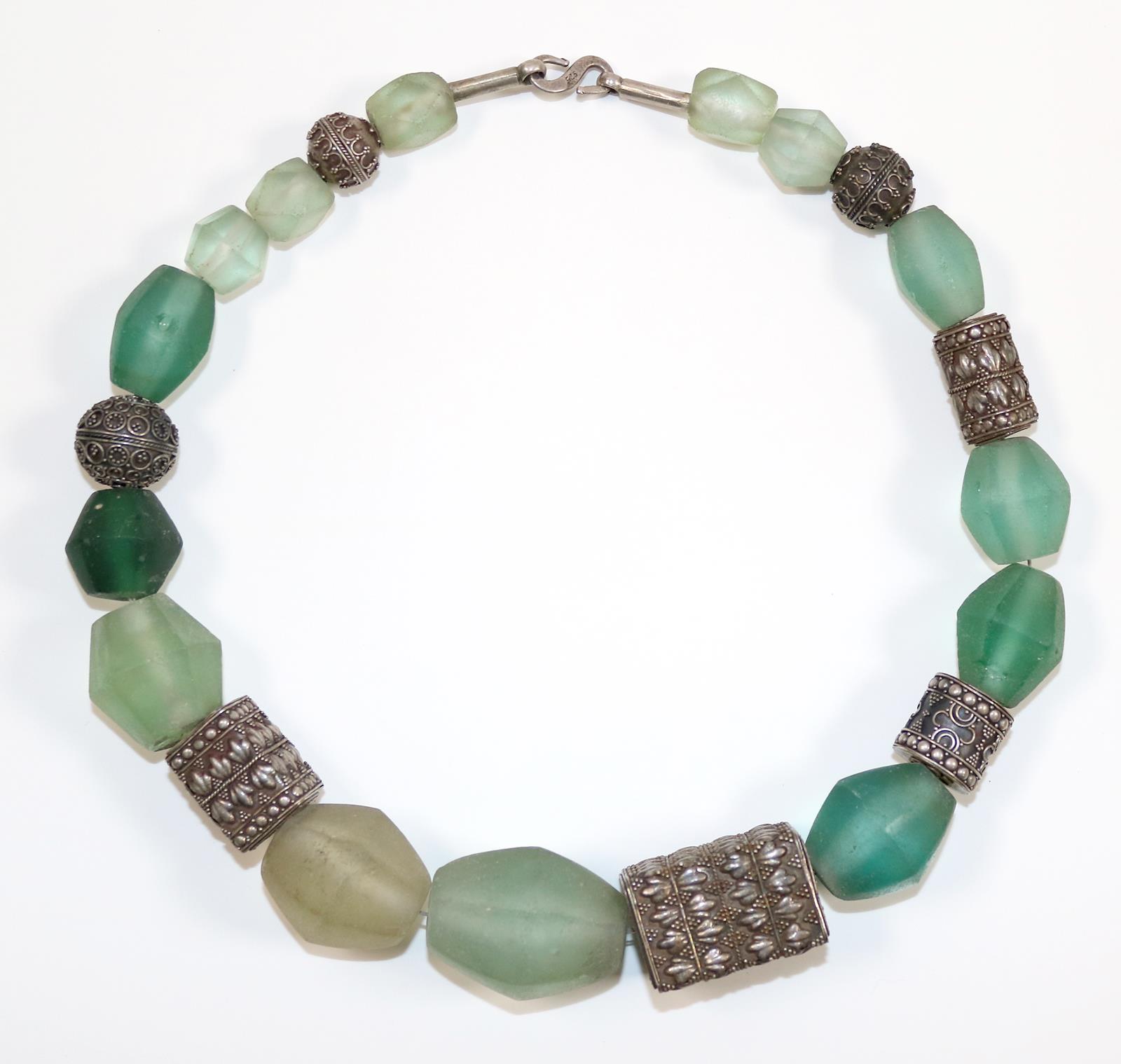 Edelsteincolliers. | Bild Nr.1