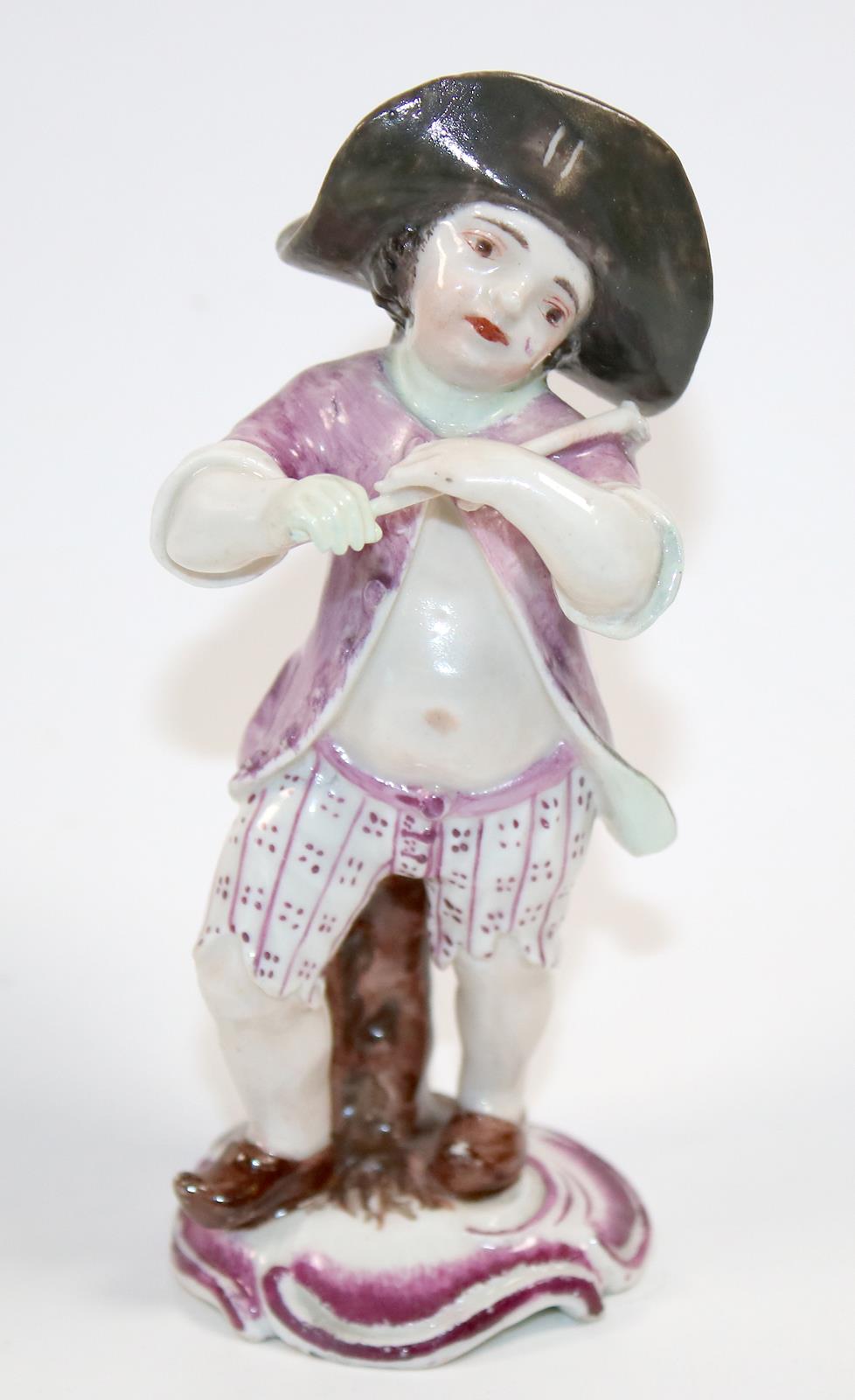 Knabe mit Hacke. | Bild Nr.1