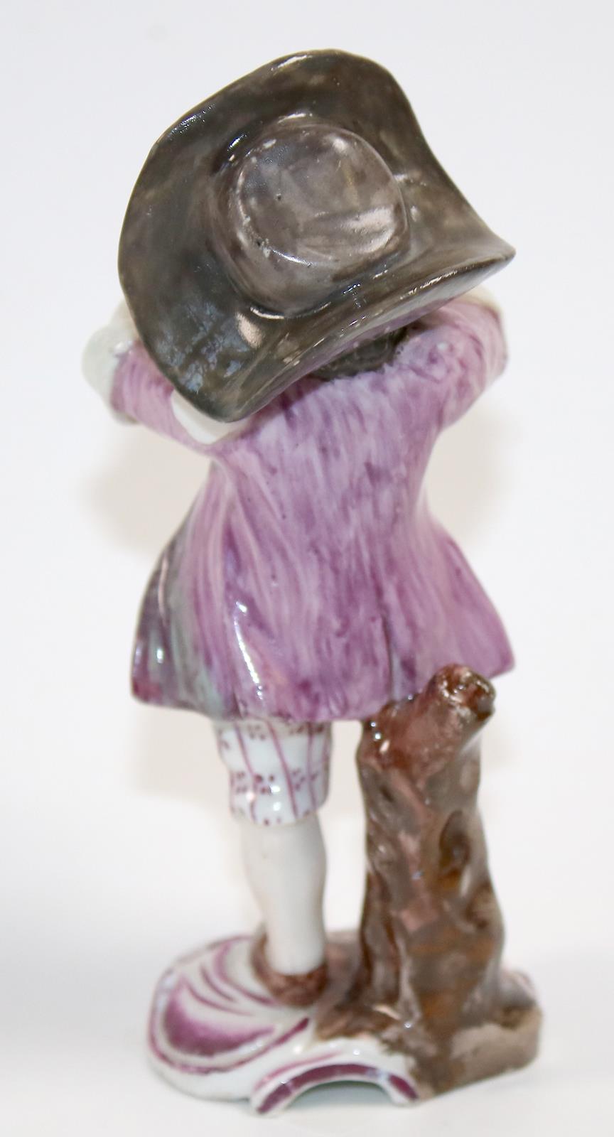 Knabe mit Hacke. | Bild Nr.2