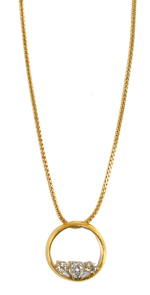 Diamantanhänger an Kette. | Bild Nr.1