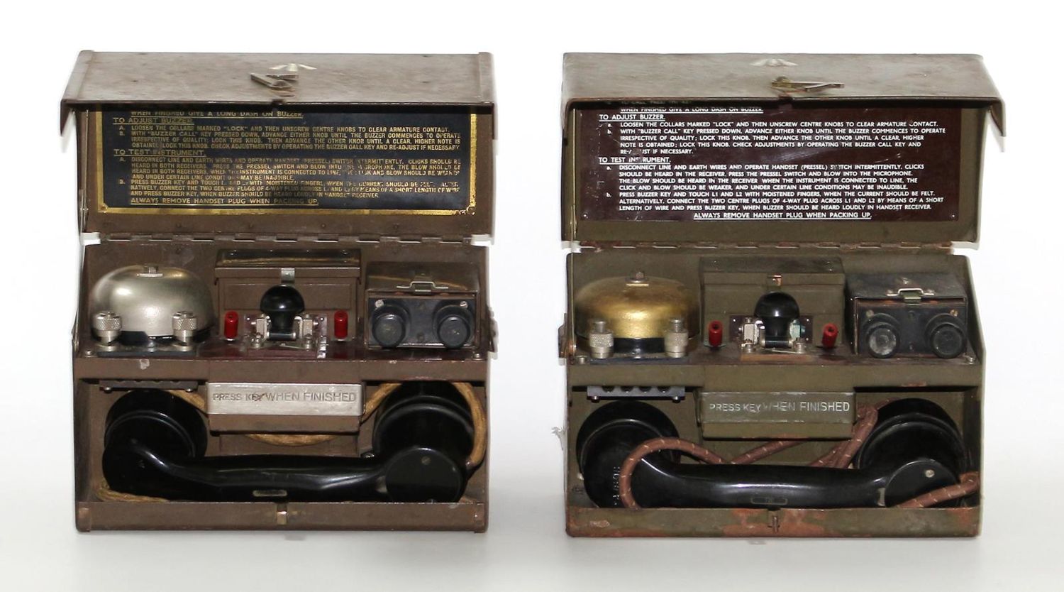 Große Abbildung Nr.1: 120-1492 Paar militärische Feldtelefone mit: (Varia, Militaria)