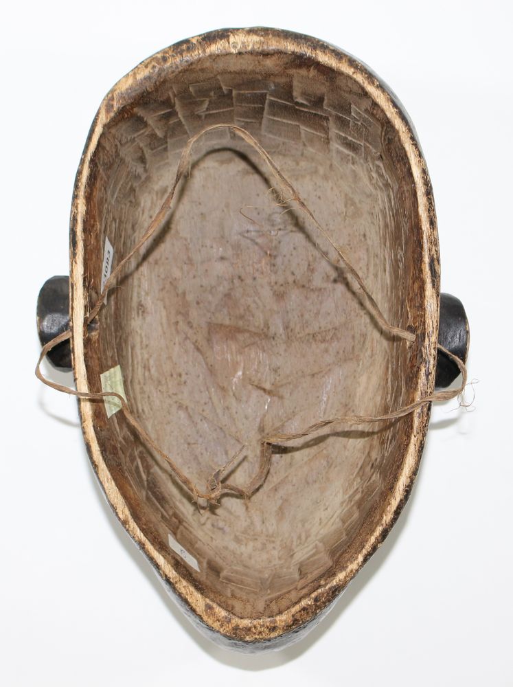 Große Abbildung Nr.3: 120-1542 Affenmaske Kamerun: (Afrika, Sammlung Wolfgang Nerlich)