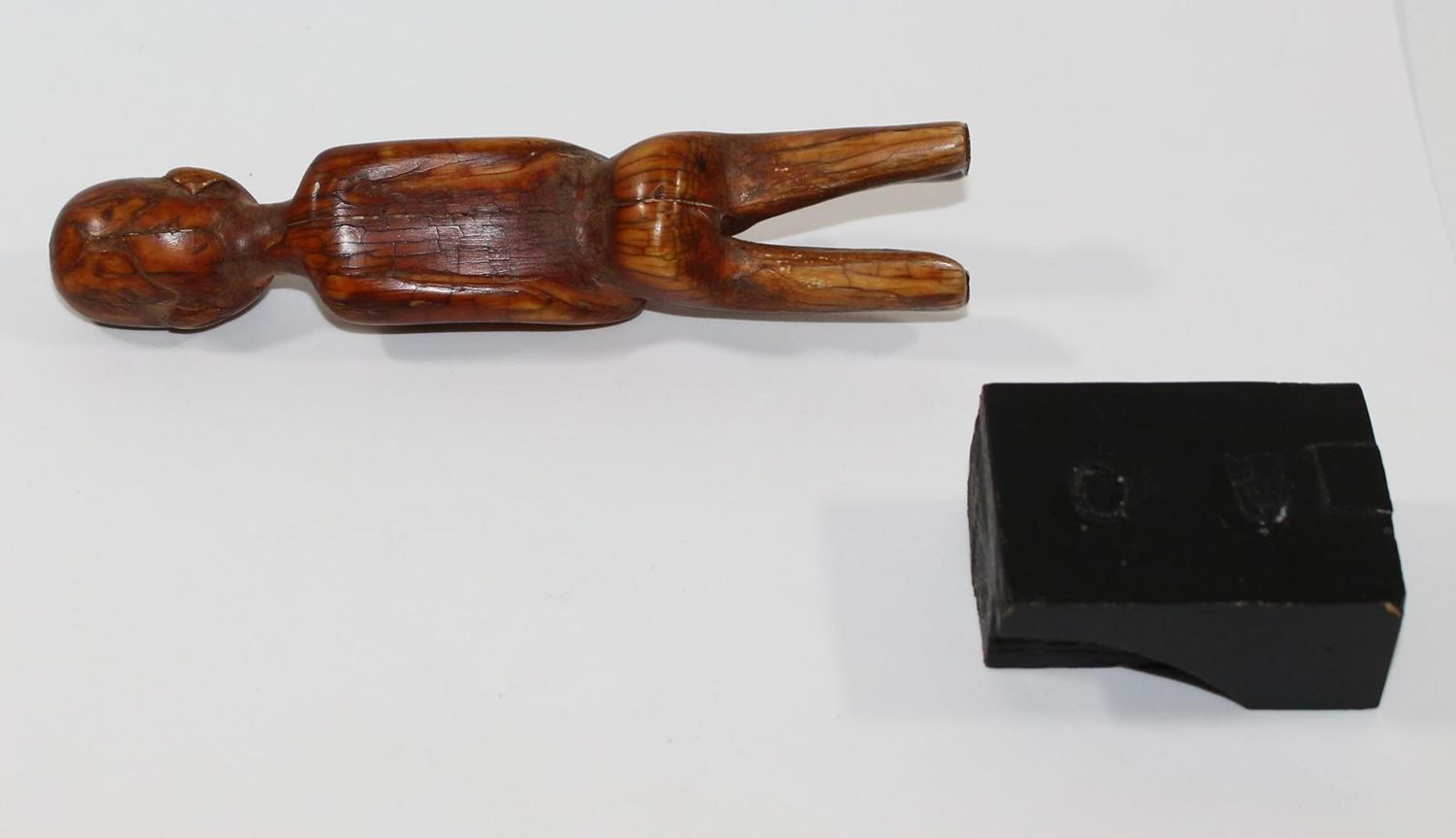 Große Abbildung Nr.3: 120-1545 Ahnenfigur der Lobi Elfenbein: (Afrika, Sammlung Wolfgang Nerlich)