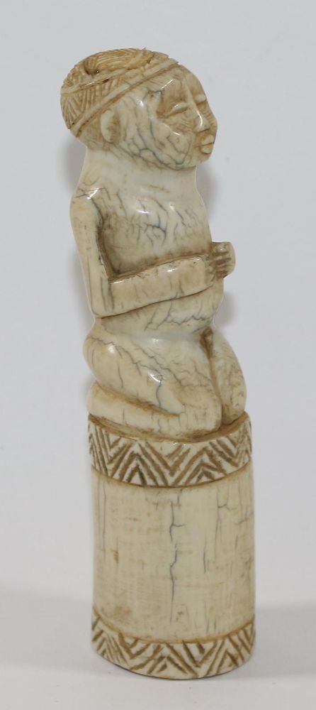 Große Abbildung Nr.2: 120-1554 Kuba Elfenbeinfigur antik: (Afrika, Sammlung Wolfgang Nerlich)