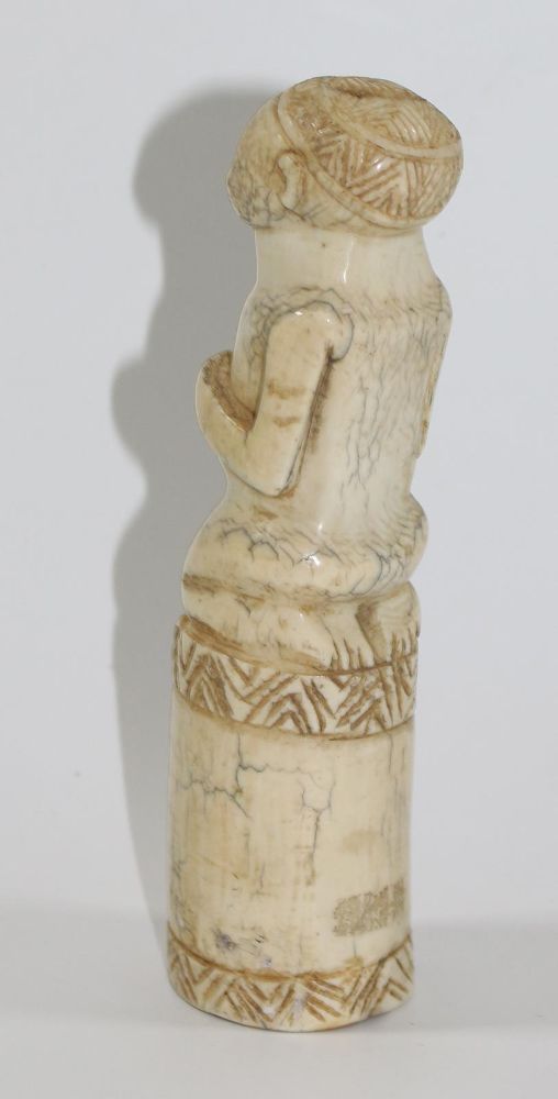 Große Abbildung Nr.3: 120-1554 Kuba Elfenbeinfigur antik: (Afrika, Sammlung Wolfgang Nerlich)