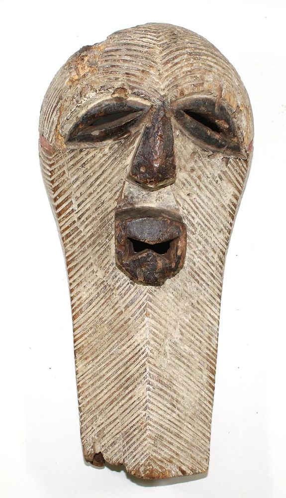 Große Abbildung Nr.1: 120-1567 Songe weibliche Maske: (Afrika, Sammlung Wolfgang Nerlich)