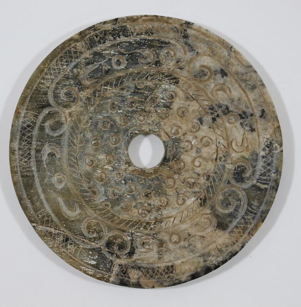 Große Abbildung Nr.2: 120-1577 Archaische Jadescheibe: (Asiatika)