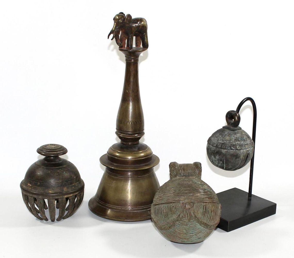 Große Abbildung Nr.1: 120-1580 Bronzeglocken: (Asiatika)