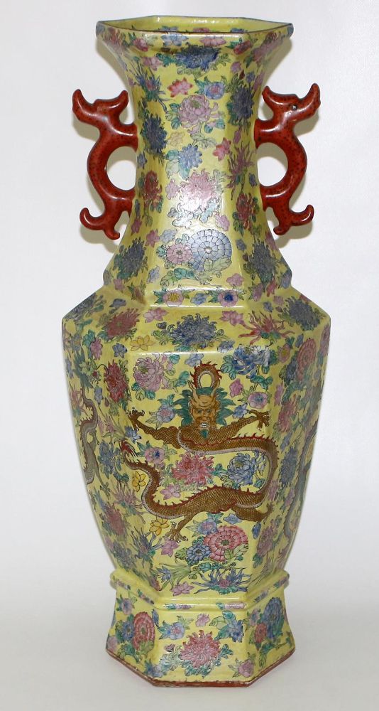 Große Abbildung Nr.2: 120-1588 China Vase mit Mingdrachen.: (Asiatika)