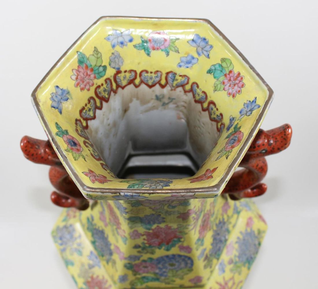Große Abbildung Nr.4: 120-1588 China Vase mit Mingdrachen.: (Asiatika)