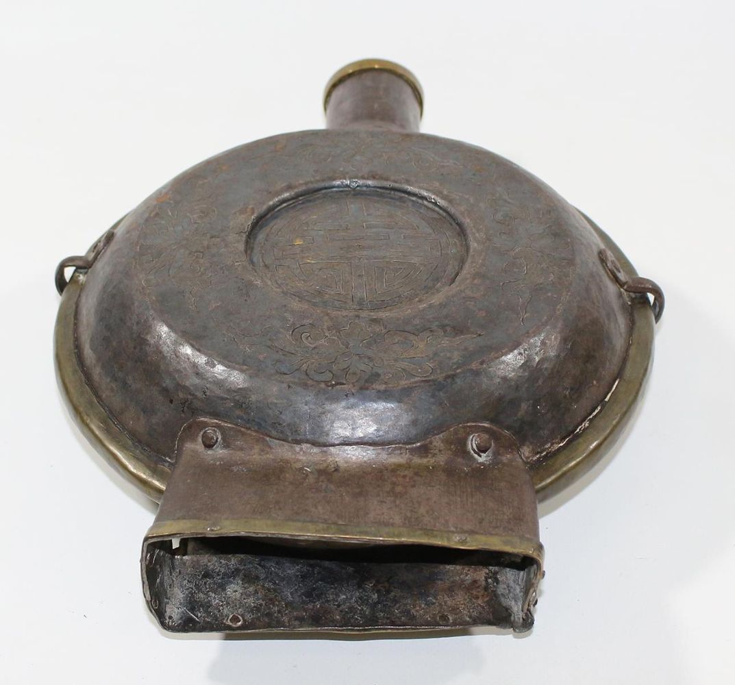 Große Abbildung Nr.3: 120-1608 Mondflasche wohl tibetisch: (Asiatika)