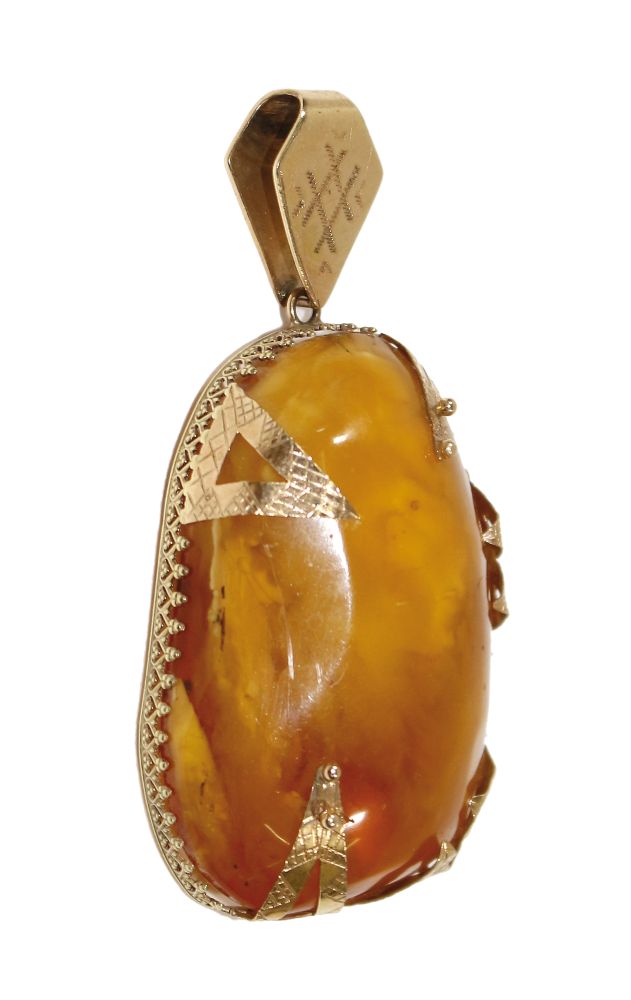 Große Abbildung Nr.1: 120-1731 Prächtiger Bernsteinanhänger: (Schmuck, Anhänger)