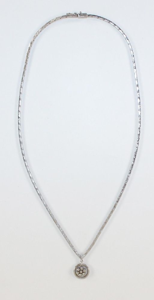 Große Abbildung Nr.2: 120-1751 Collier mit Diamantanhänger.: (Schmuck, DRC Pforzheim)