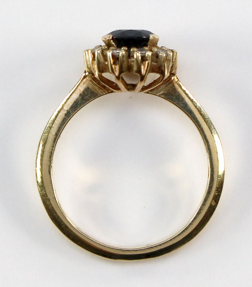 Große Abbildung Nr.2: 120-1761 Saphirring 585 GG.: (Schmuck, DRC Pforzheim)