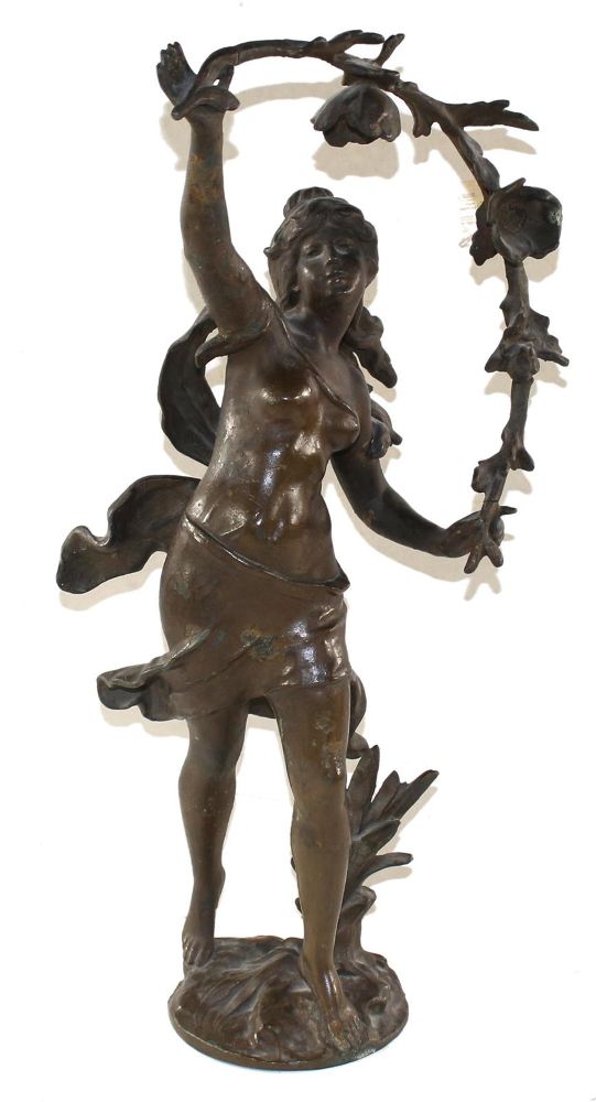 Große Abbildung Nr.1: 120-1812 Frauenskulptur mit Blumenkranz.: (Skulpturen - Plastiken)