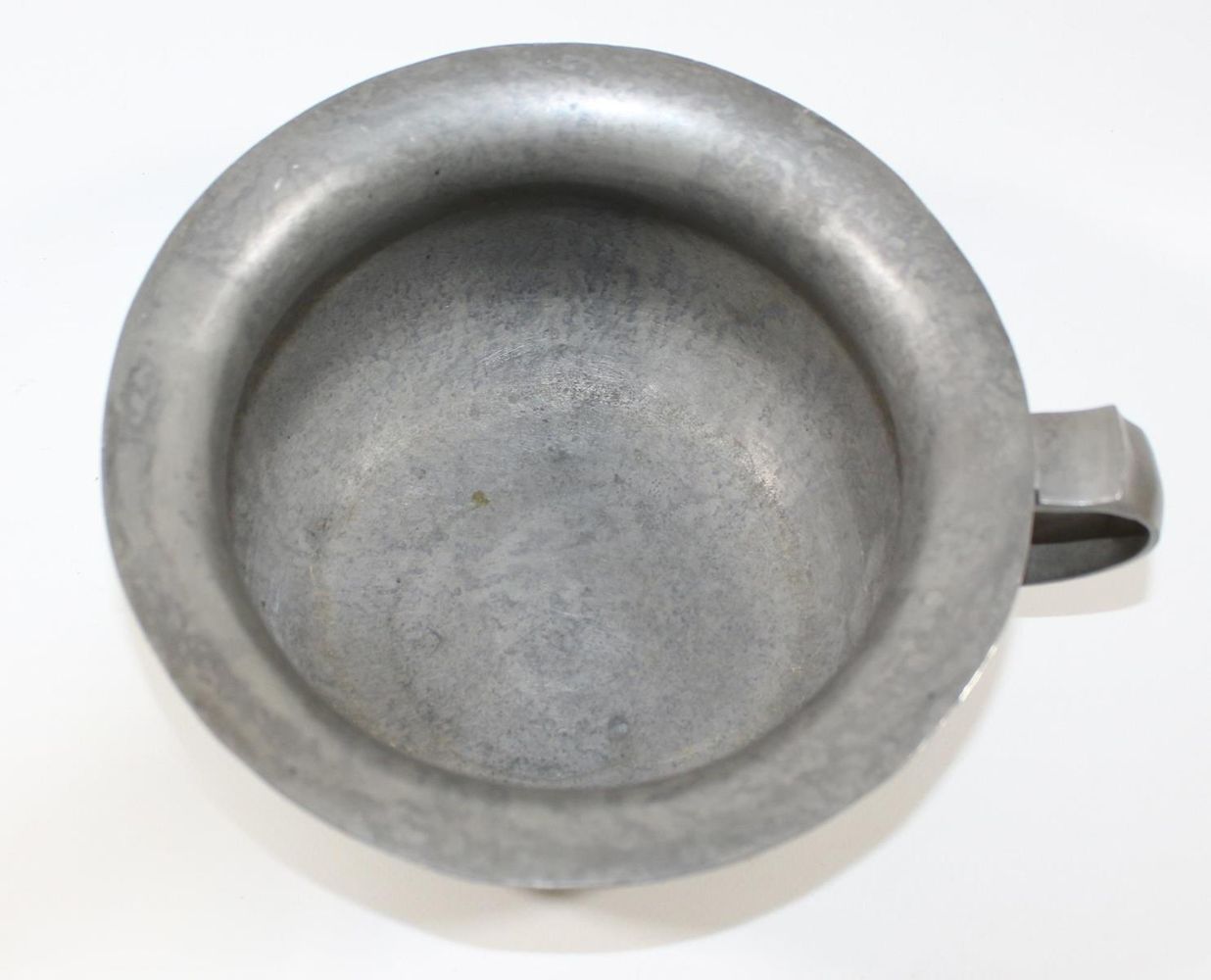 Große Abbildung Nr.2: 120-1916 Pot de chambre: (Zinn)