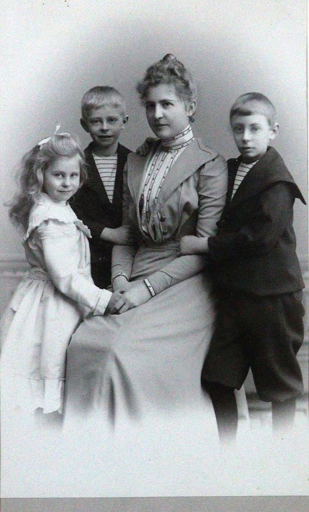 Große Abbildung Nr.1: 120-1919 Album: (Photographie)