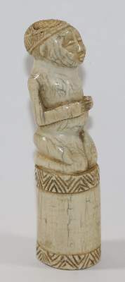 Bild Nr.2: 120-1554 Kuba Elfenbeinfigur antik: (Afrika, Sammlung Wolfgang Nerlich)