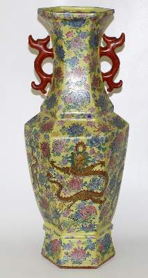Bild Nr.2: 120-1588 China Vase mit Mingdrachen.: (Asiatika)