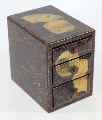 Bild Nr.1: 120-1597 Holzkästchen Japan: (Asiatika)