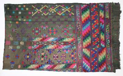 Bild Nr.1: 120-1644 Tagesdecke u. Timor Sarong.: (Asiatika, Stoffe)