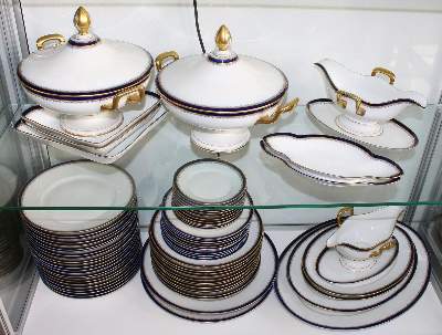 Bild Nr.3: 120-1717 Rosenthal Empire Speiseservice: (Porzellan u. Keramik)