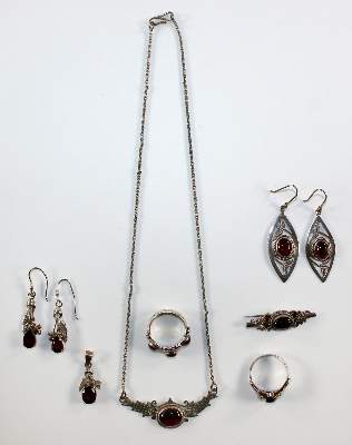 Bild Nr.2: 120-1791 Konvolut Silberschmuck: (Schmuck, Sammlungen)