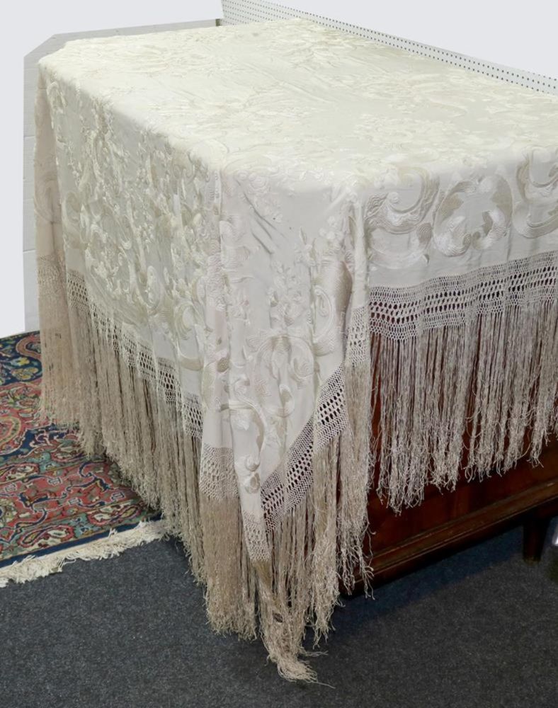 Große Abbildung Nr.2: 121-1462 Seidendecke Paris: (Varia, Textil)