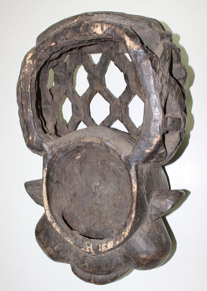 Große Abbildung Nr.3: 121-1504 Helmmaske Bamum: (Afrika, Sammlung Nerlich München)