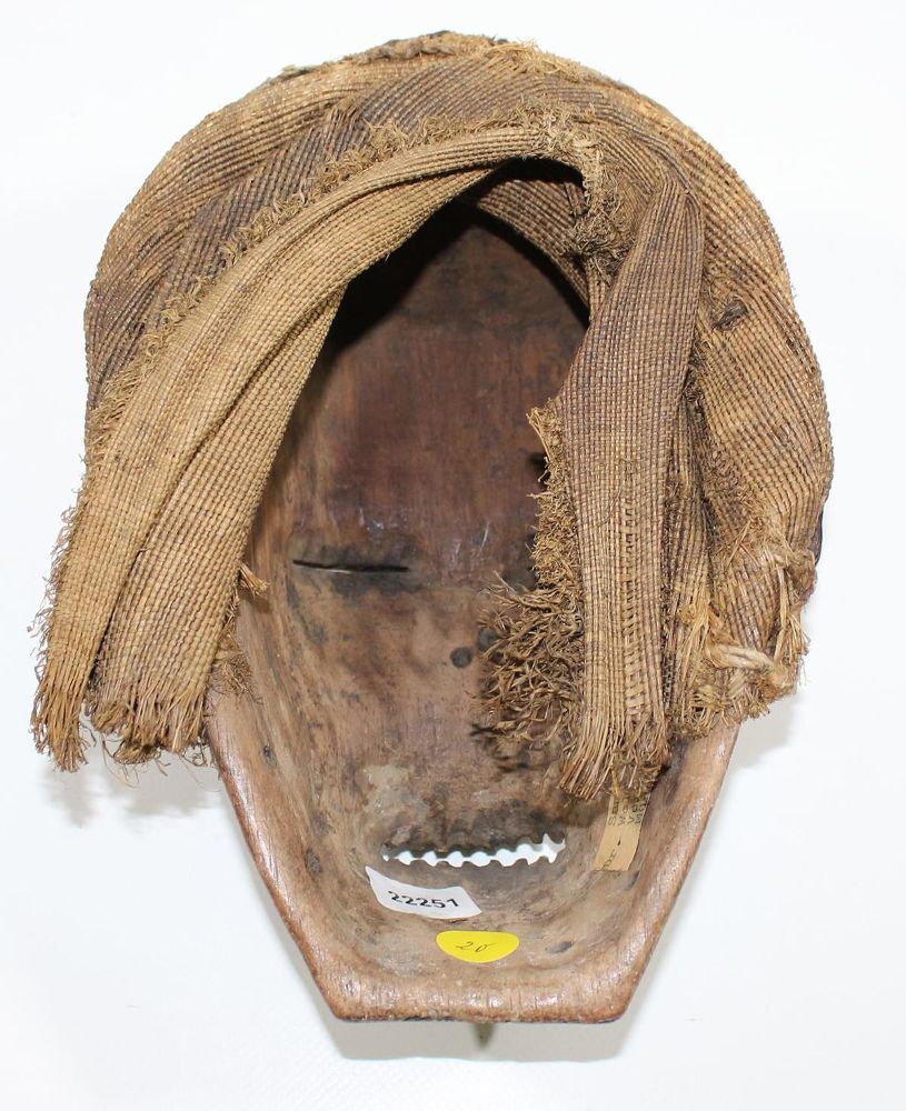 Große Abbildung Nr.3: 121-1522 Maske der Tschokwe Zeire.: (Afrika, Sammlung Nerlich München)