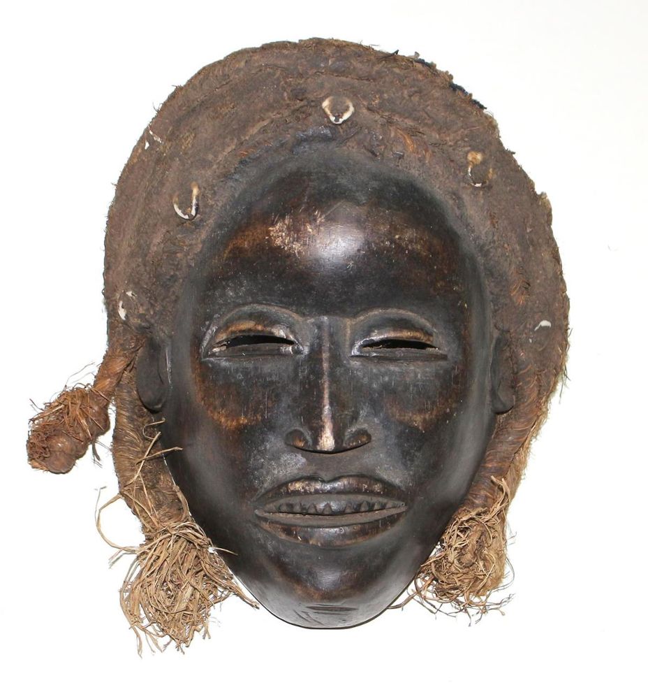 Große Abbildung Nr.1: 121-1523 Maske wohl Lega D.R.Kongo.: (Afrika, Sammlung Wolfgang Glöckler)