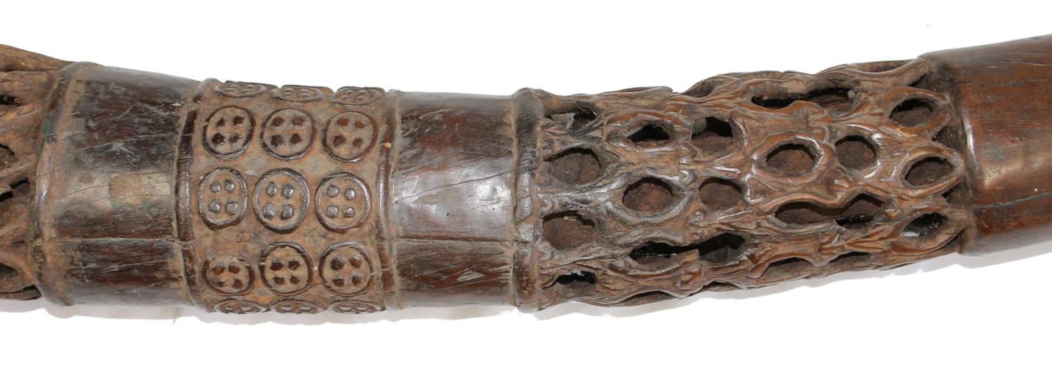 Große Abbildung Nr.7: 121-1532 Rufhorn Bamun Kamerun: (Afrika, Sammlung Nerlich München)