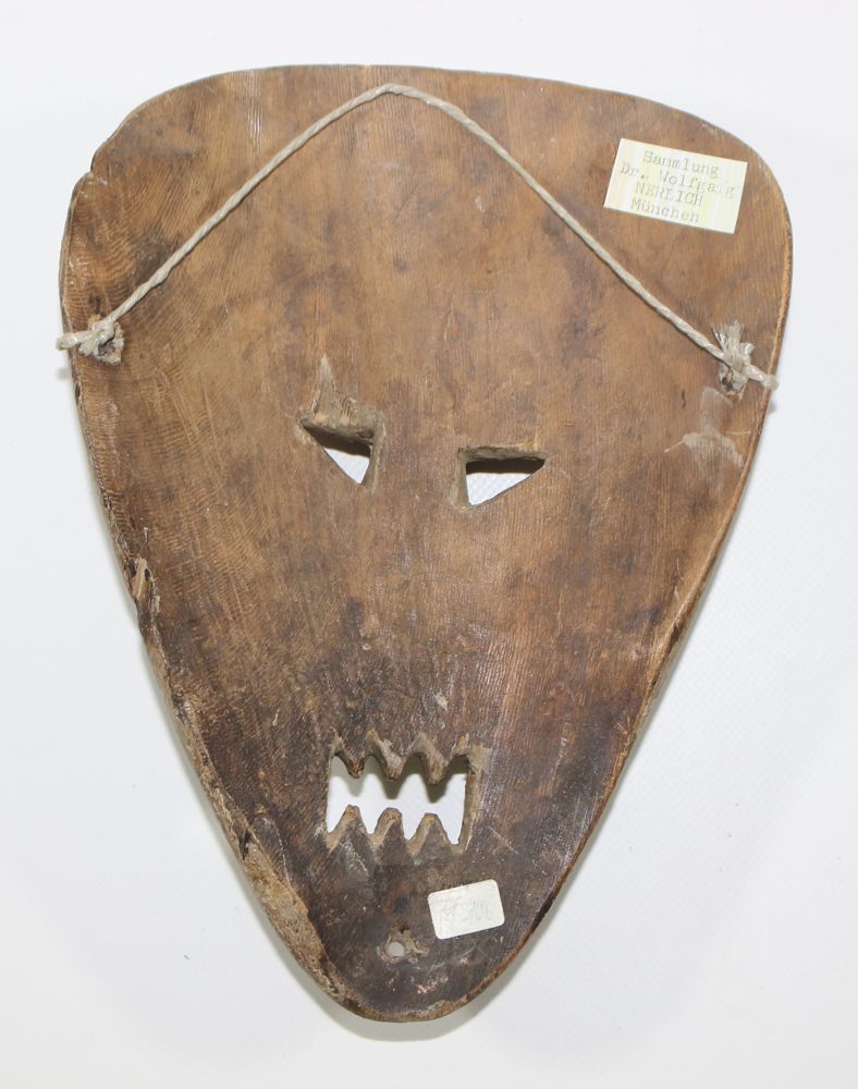 Große Abbildung Nr.3: 121-1533 Salampasu Maske Zaire: (Afrika, Sammlung Nerlich München)