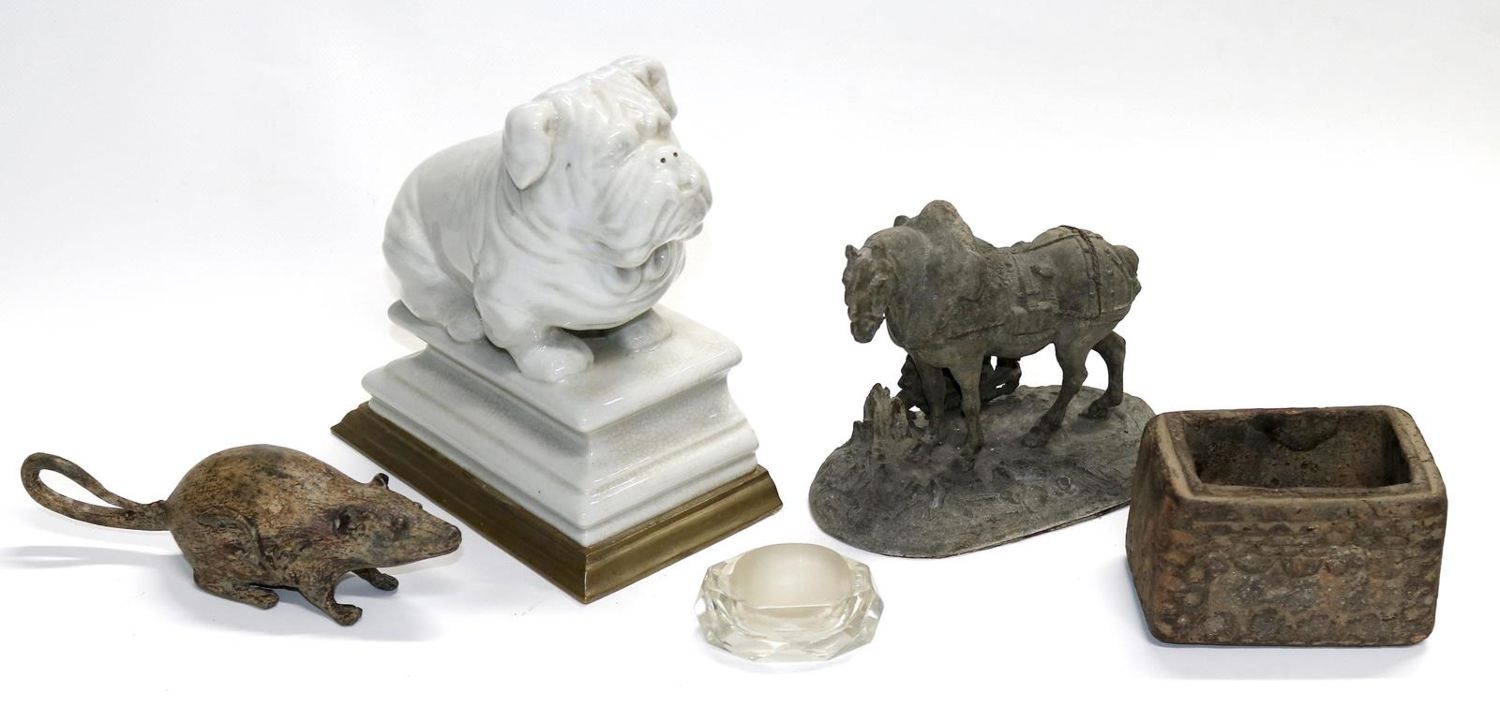 Große Abbildung Nr.1: 121-1581 Pferd u. engl. Bulldogge: (Asiatika)