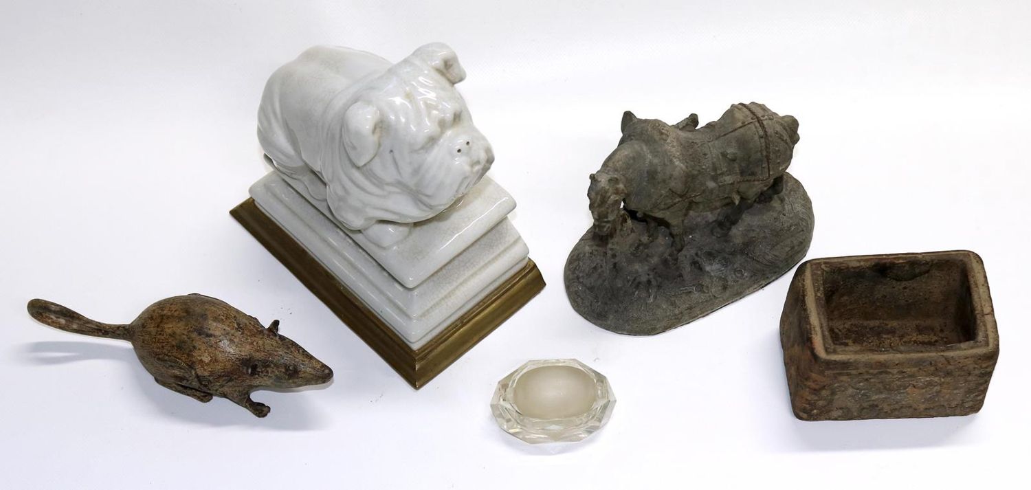 Große Abbildung Nr.2: 121-1581 Pferd u. engl. Bulldogge: (Asiatika)