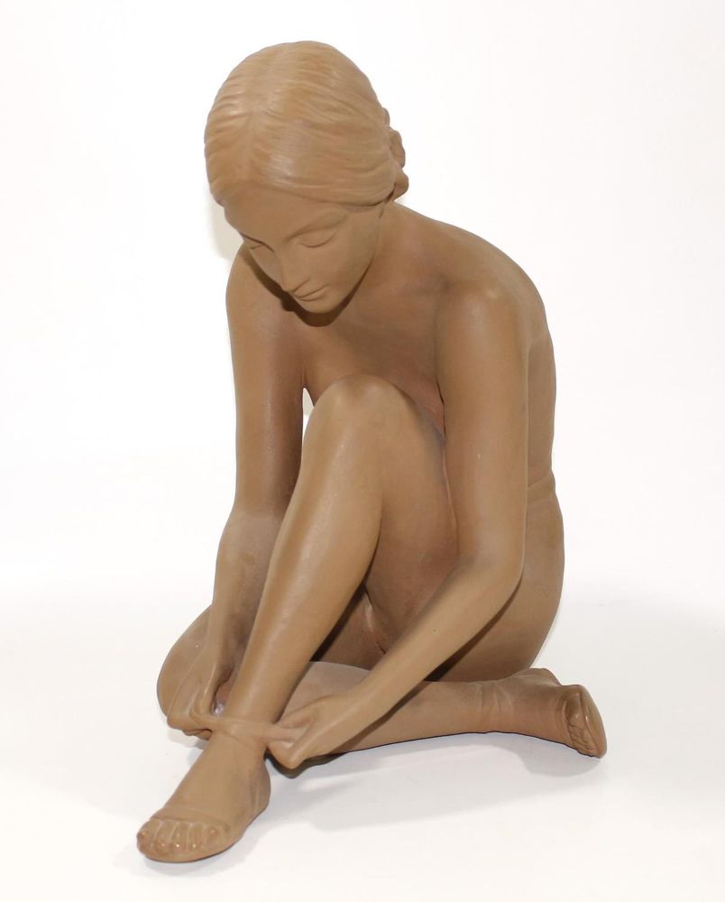 Große Abbildung Nr.1: 121-1595 Keramiken Akt u. Stier.: (Fayencen)