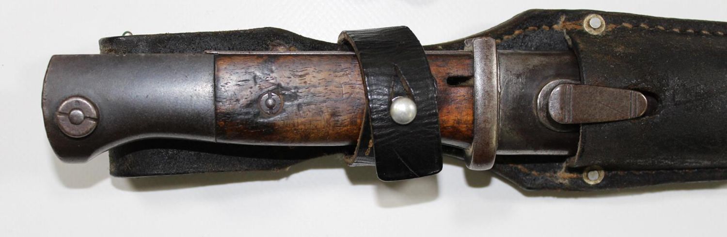 Große Abbildung Nr.2: 121-1618 Bajonette u. Degen.: (Militaria)