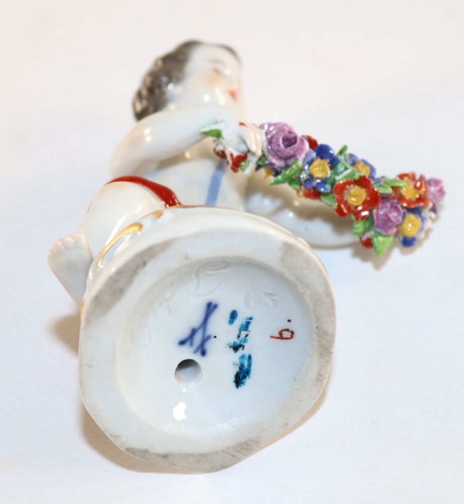 Große Abbildung Nr.3: 121-1668 Meissen Knabe mit Blumengirlande: (Porzellan u. Keramik, Meissen)