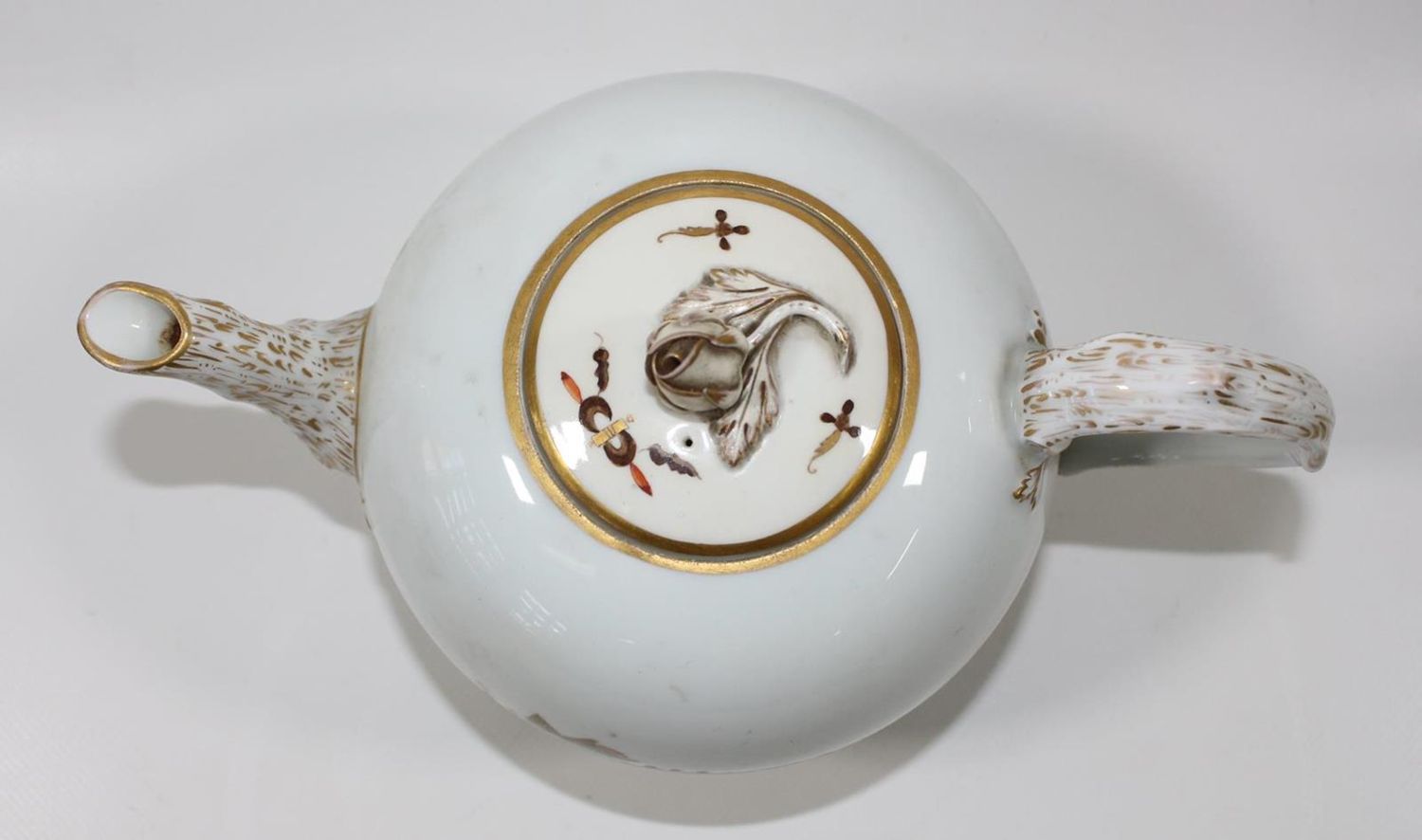 Große Abbildung Nr.2: 121-1671 Teekanne Meissen reicher Drache: (Porzellan u. Keramik, Meissen)