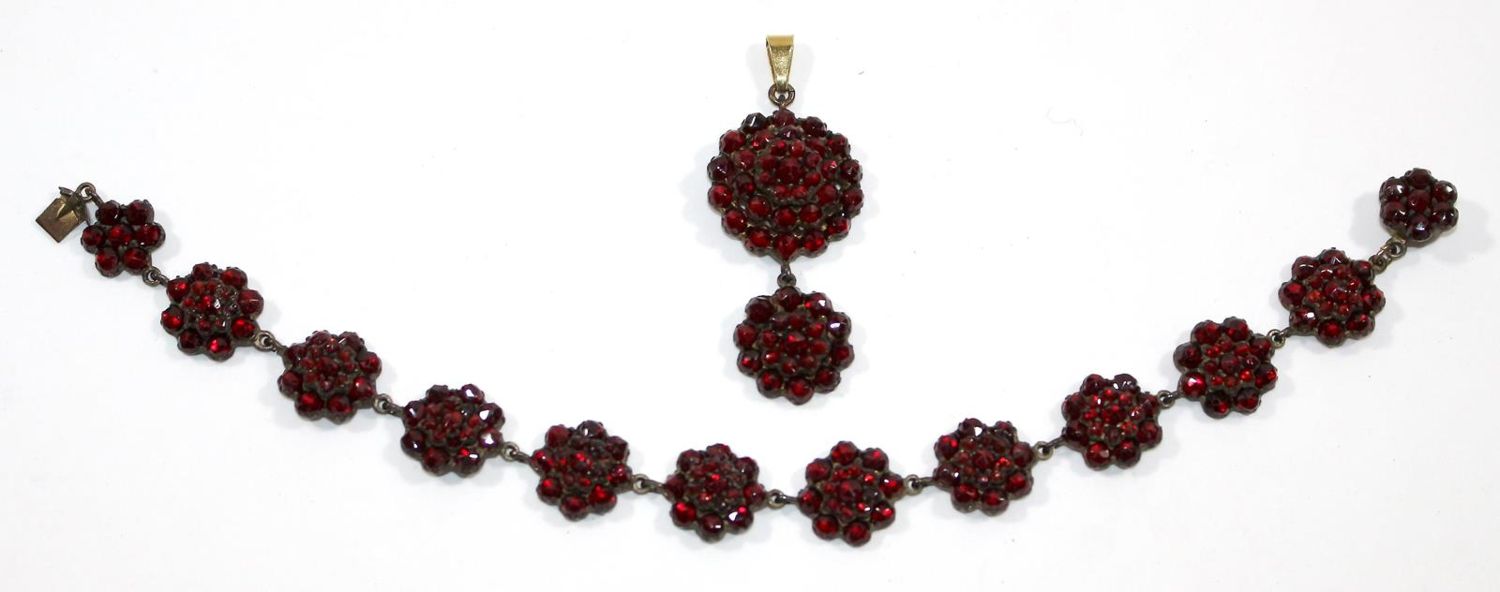 Große Abbildung Nr.1: 121-1715 Granatarmband: (Schmuck)