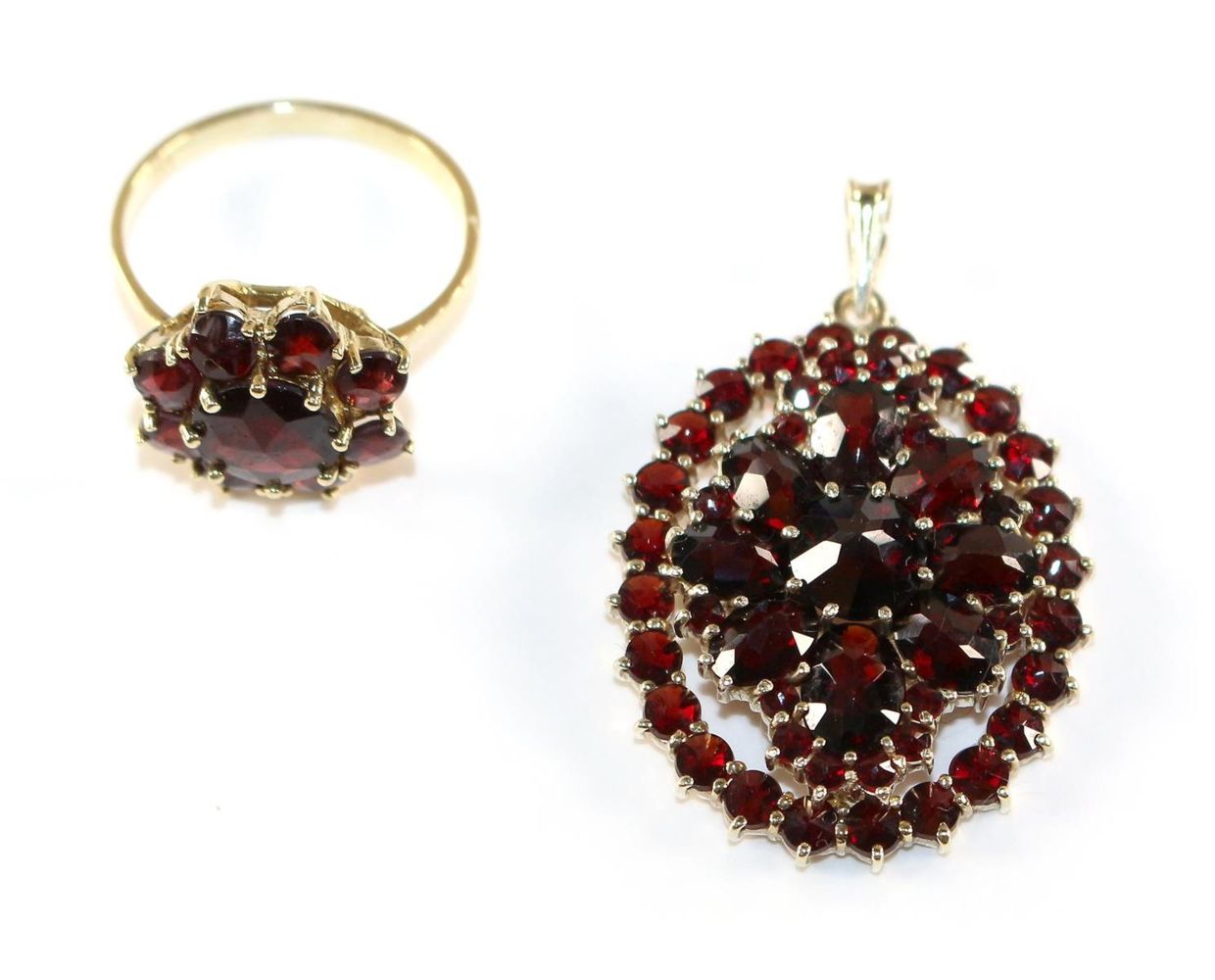 Große Abbildung Nr.1: 121-1716 Granatensemble: (Schmuck)