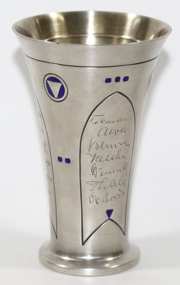 Große Abbildung Nr.3: 121-1761 Pforzheim Silberbecher im Bauhaus: (Silber)