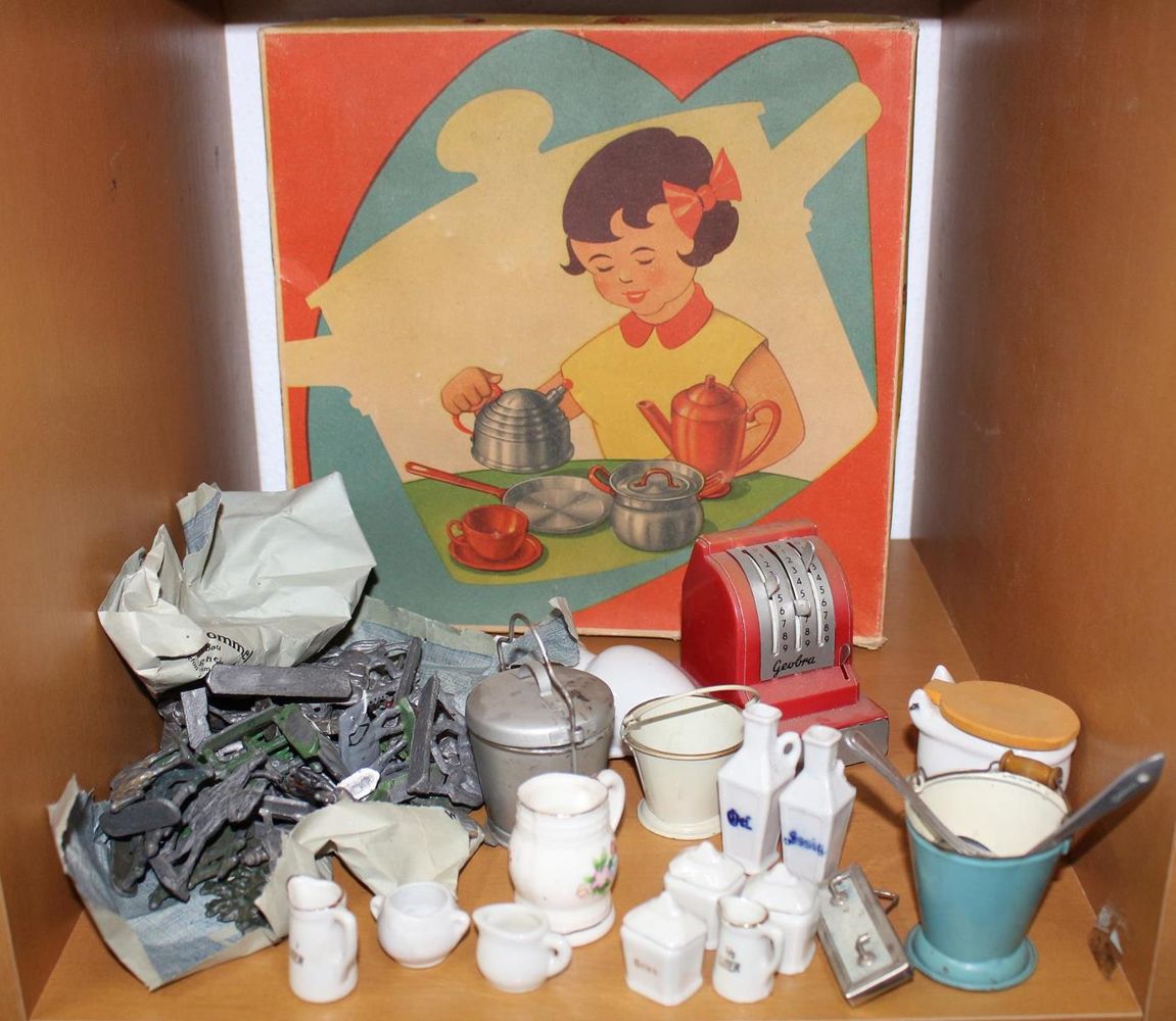 Große Abbildung Nr.12: 121-1816 Riesige Sammlung Puppenstuben u.: (Spielzeug, Puppenstuben)