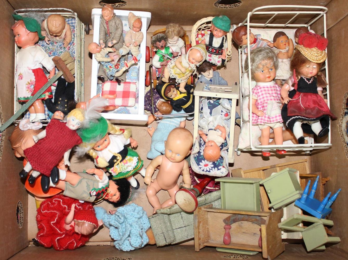 Große Abbildung Nr.13: 121-1816 Riesige Sammlung Puppenstuben u.: (Spielzeug, Puppenstuben)