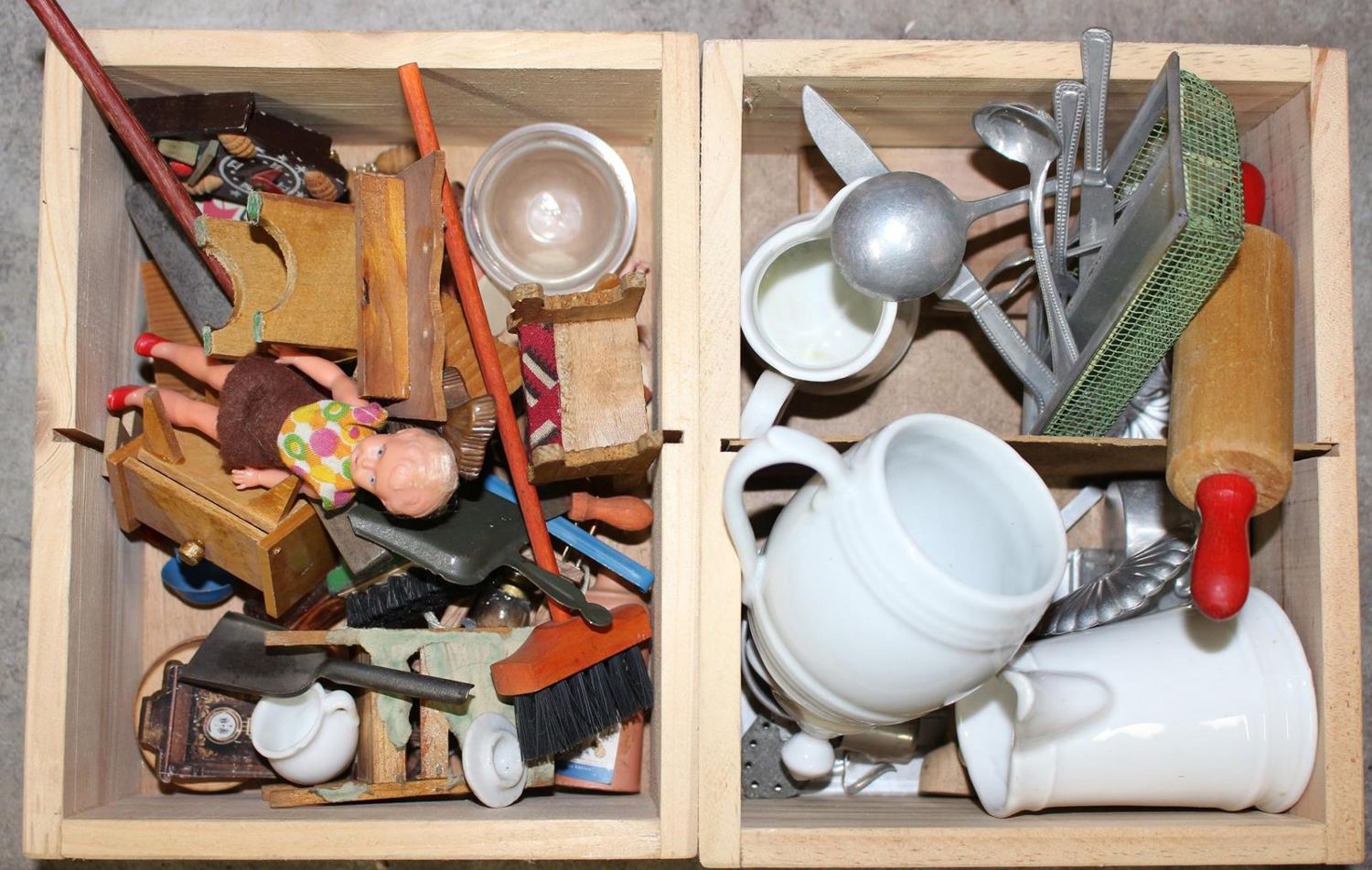 Große Abbildung Nr.18: 121-1816 Riesige Sammlung Puppenstuben u.: (Spielzeug, Puppenstuben)