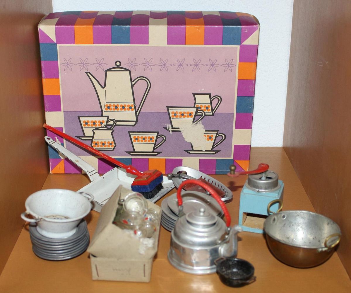 Große Abbildung Nr.3: 121-1816 Riesige Sammlung Puppenstuben u.: (Spielzeug, Puppenstuben)