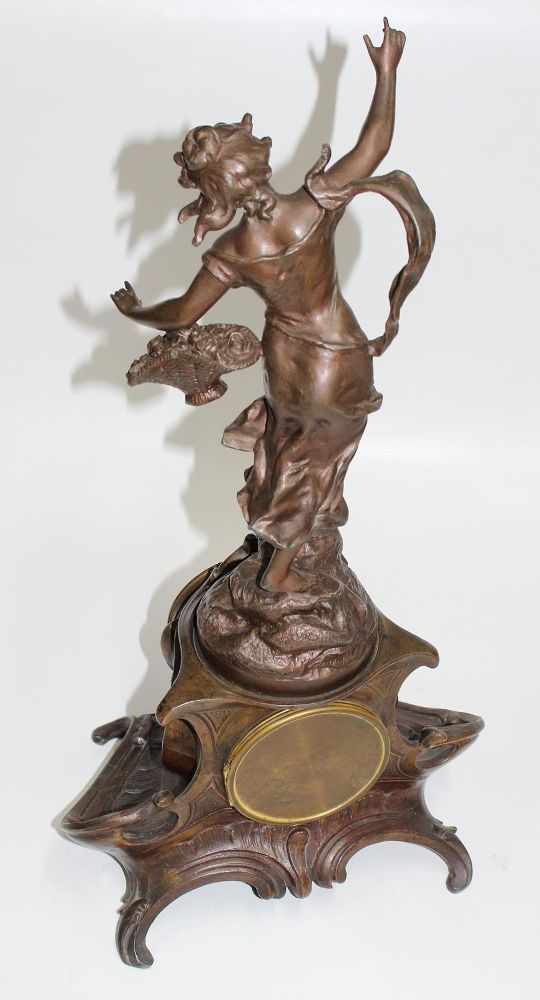 Große Abbildung Nr.2: 121-1842 Jugendstil Figurenuhr: (Uhren)