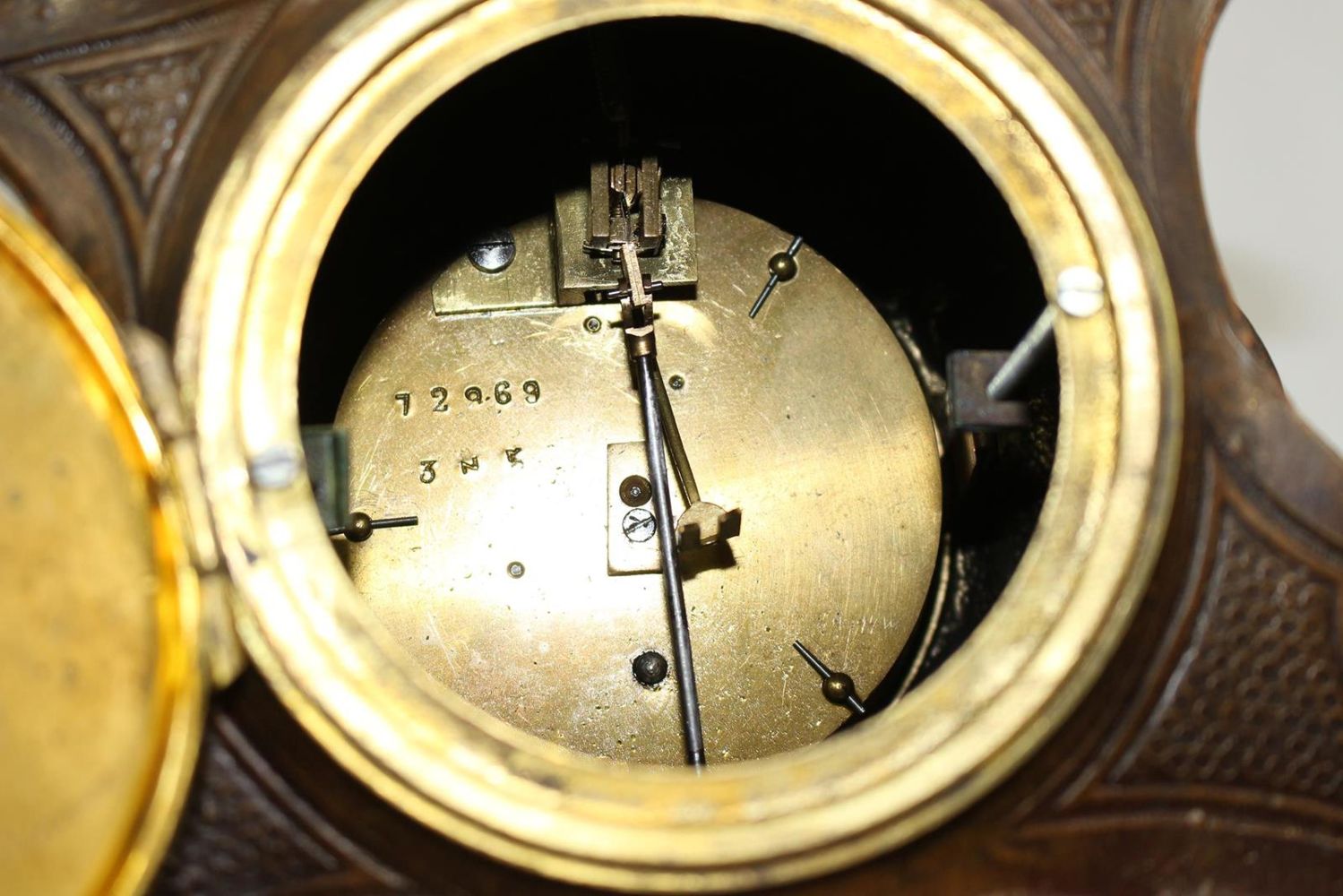 Große Abbildung Nr.3: 121-1842 Jugendstil Figurenuhr: (Uhren)