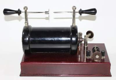 Bild Nr.2: 121-1067 Funkeninduktor mit Geisslerröhren: (Verschiedene Gebiete - Varia, Röhren)